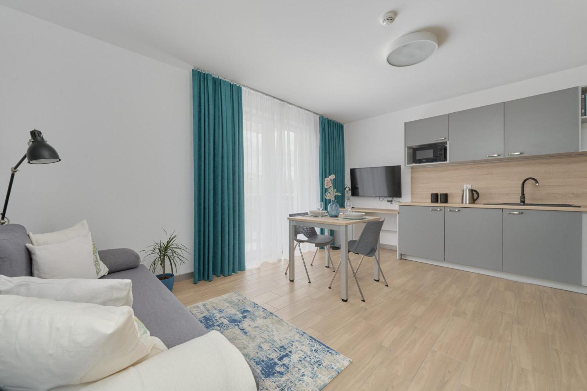 Cozy & Modern Rogowska By Renters *