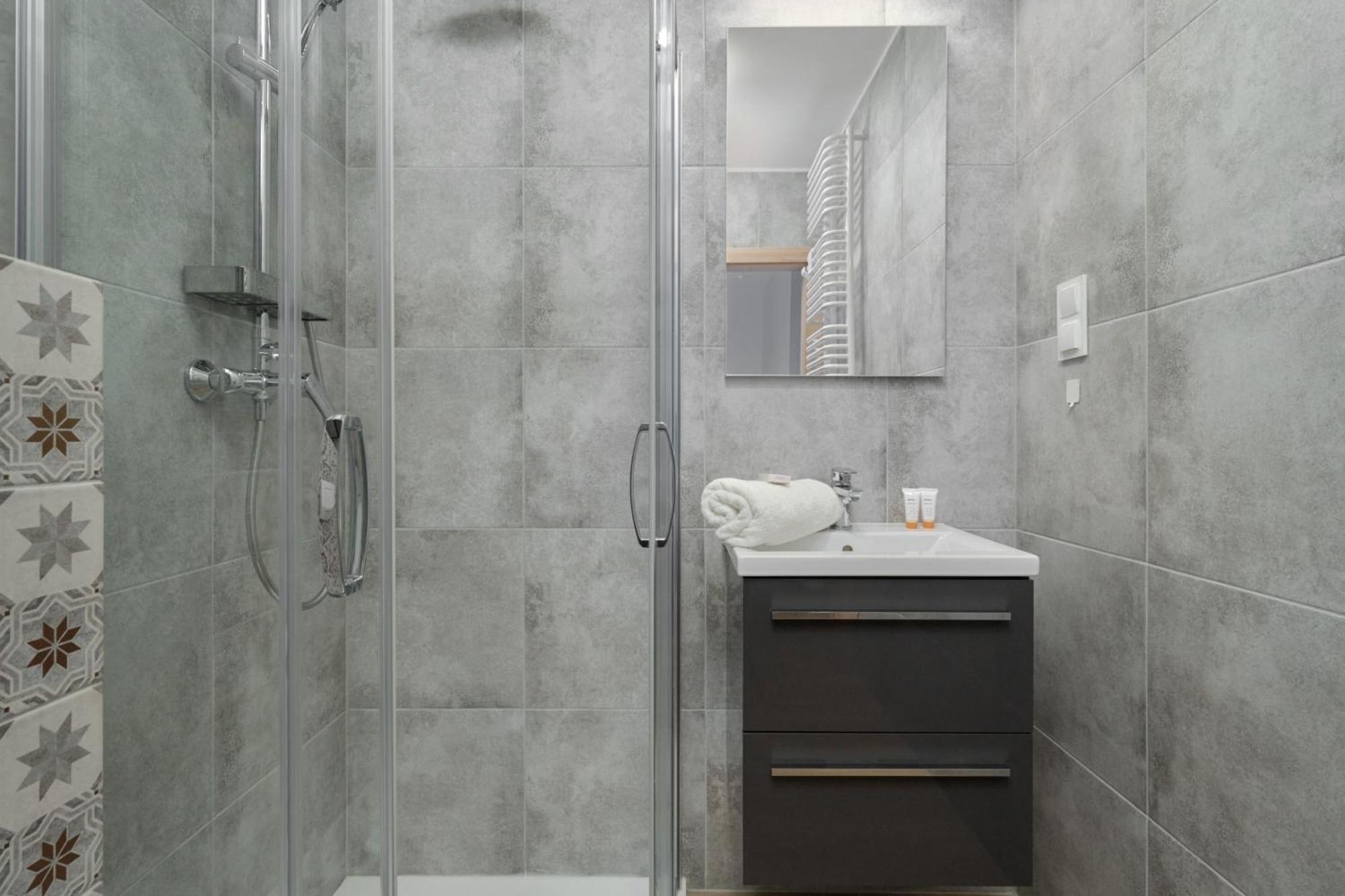 Cozy & Modern Rogowska By Renters *